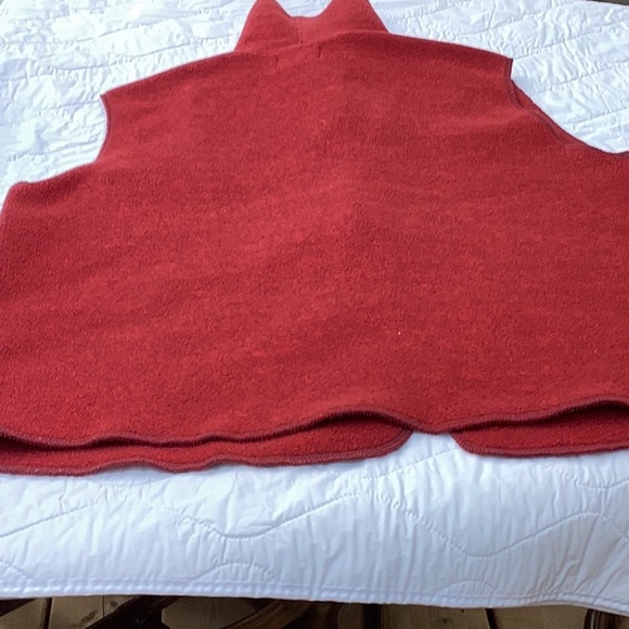 Granny core for Fall. Lovely rust vest with a rosette front clasp. Cowl neck. - Picture 9 of 12